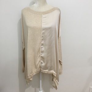 Missed material flows blouse oatmeal 2x